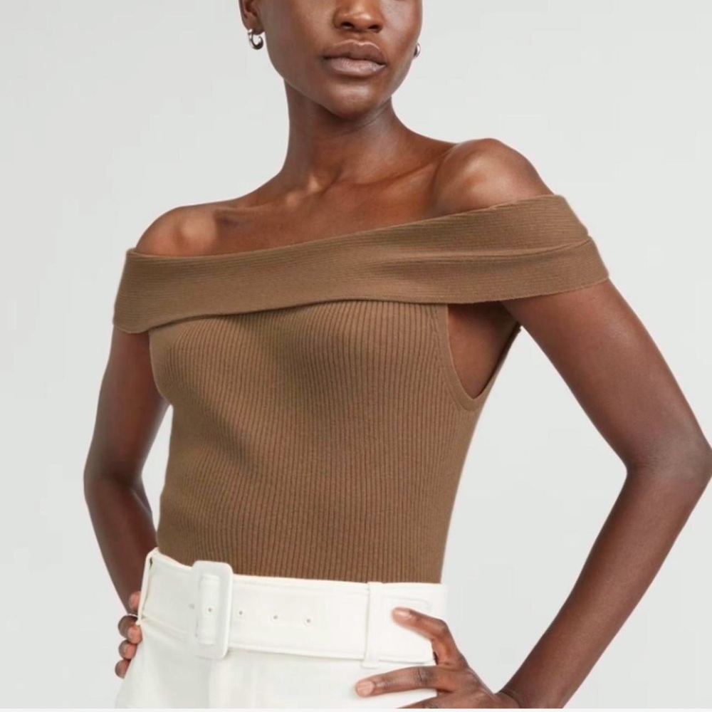 Everlane off the shoulder top